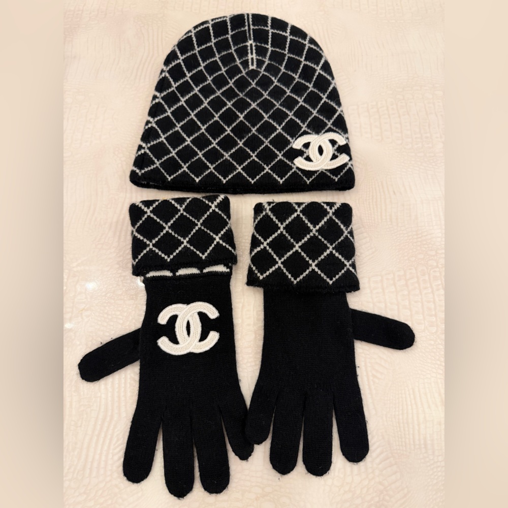 Chanel Monochrome Knit Accessory Set